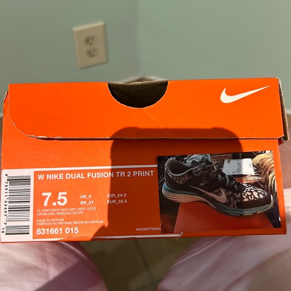 W Nike Dual Fusion TR 2 Print 631661 015 Sz 7.5 - Picture 2 of 4